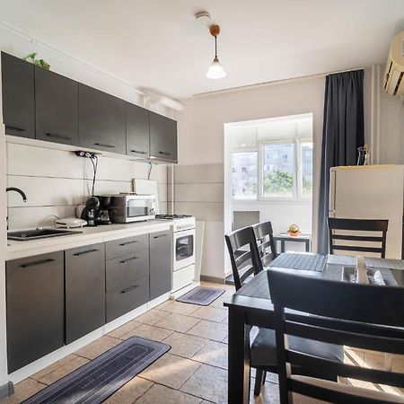 Rustic & Spacious 3Br Apartment Бухарест Экстерьер фото