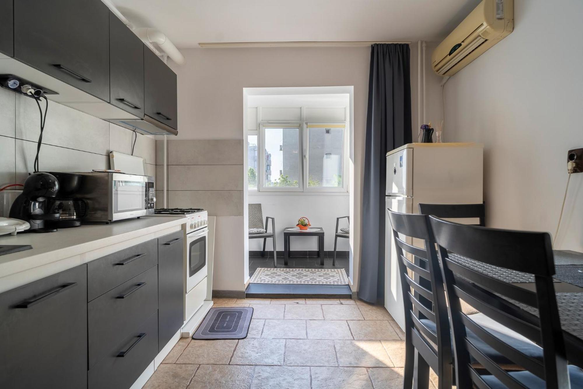 Rustic & Spacious 3Br Apartment Бухарест Экстерьер фото