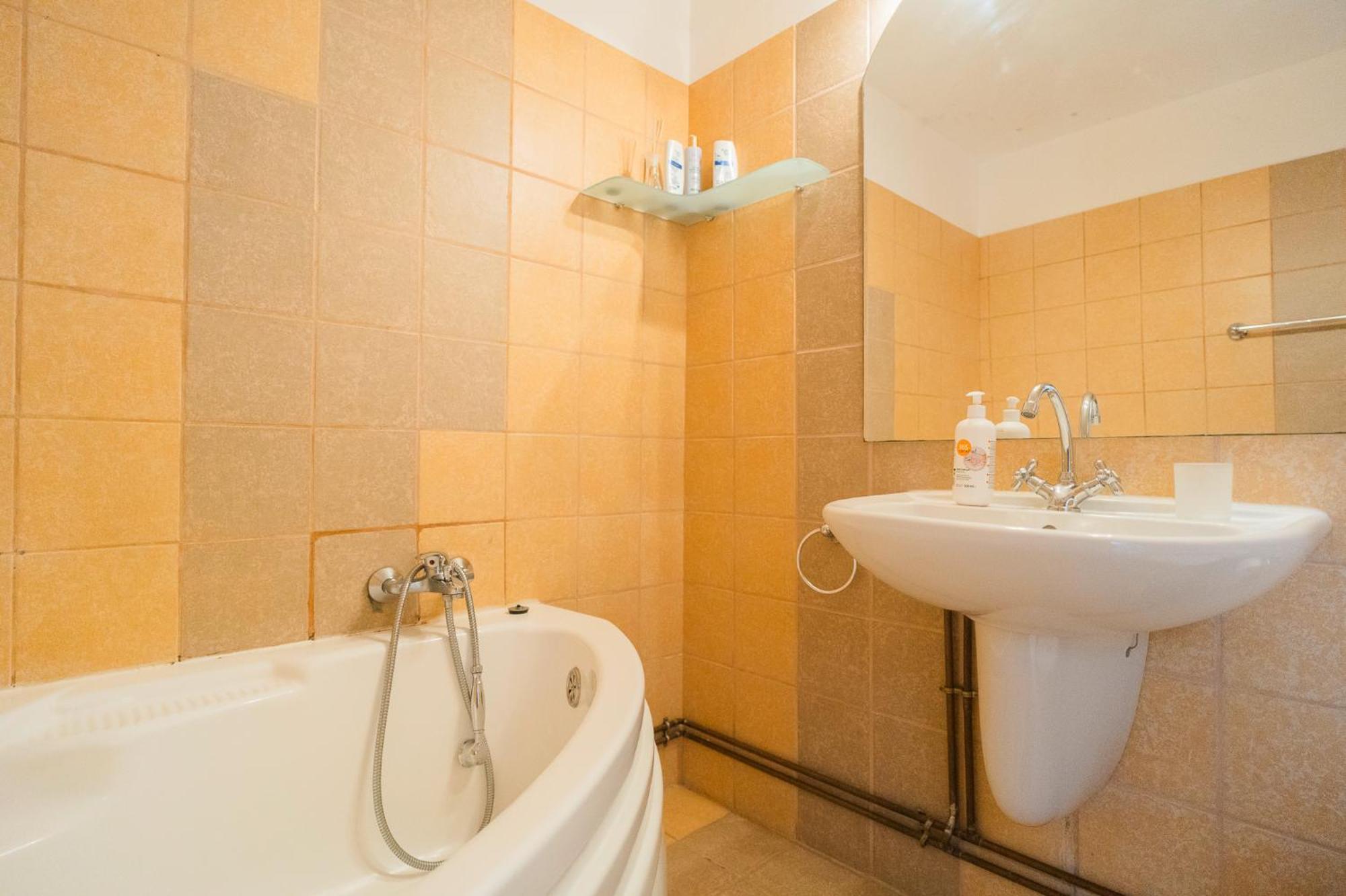 Rustic & Spacious 3Br Apartment Бухарест Экстерьер фото
