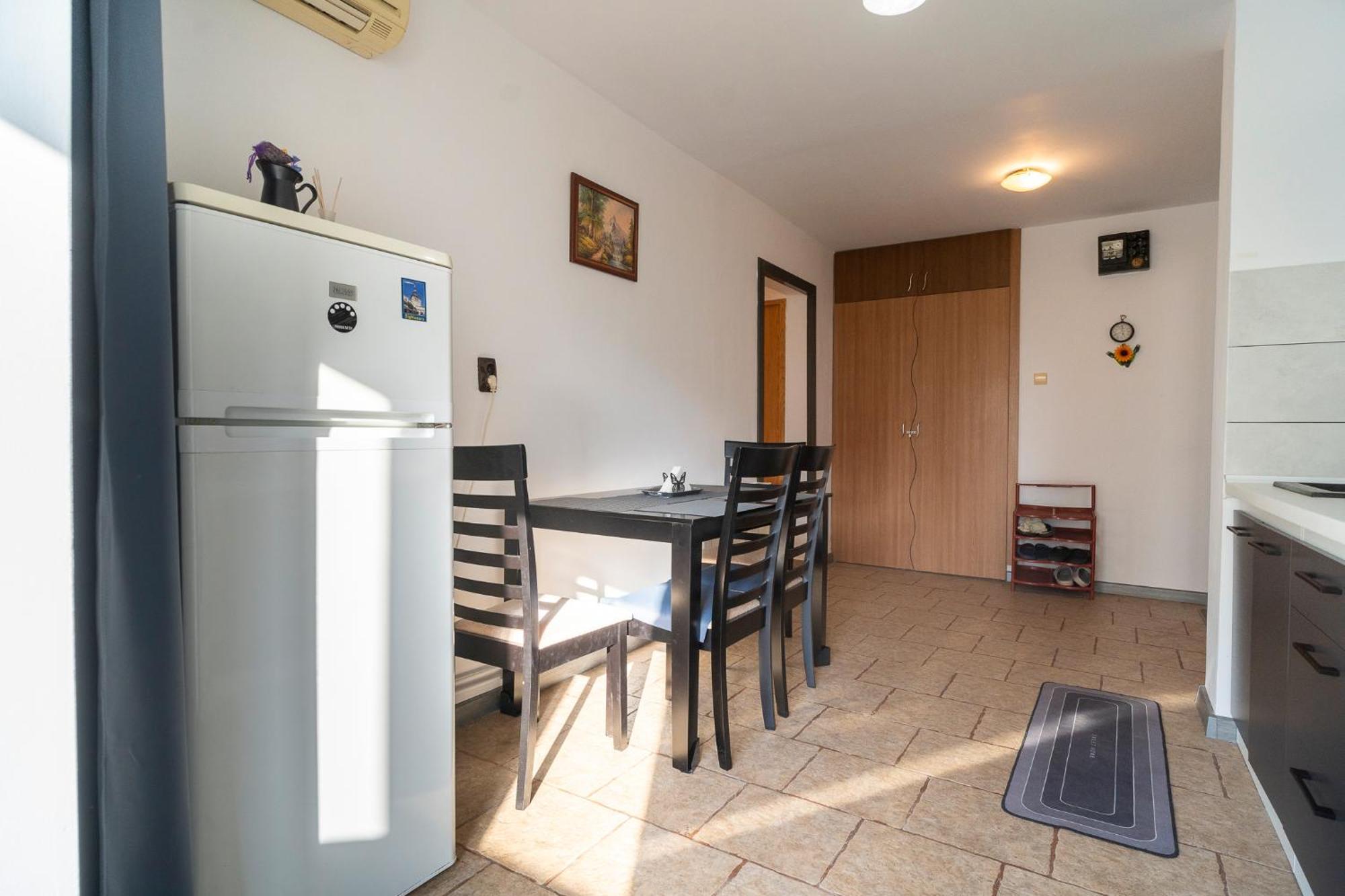 Rustic & Spacious 3Br Apartment Бухарест Экстерьер фото